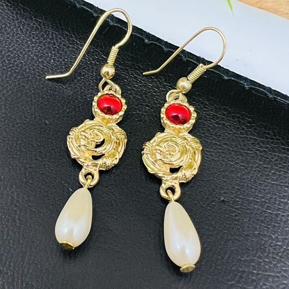 Vintage Earrings Red Lucite Gripoix Dangle Drop Pearls Gold Roses Pierced 1319 - Picture 4 of 7